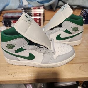 Nike Air Jordan 1 Mid Summit Wht./Pine Green M. Sz.11